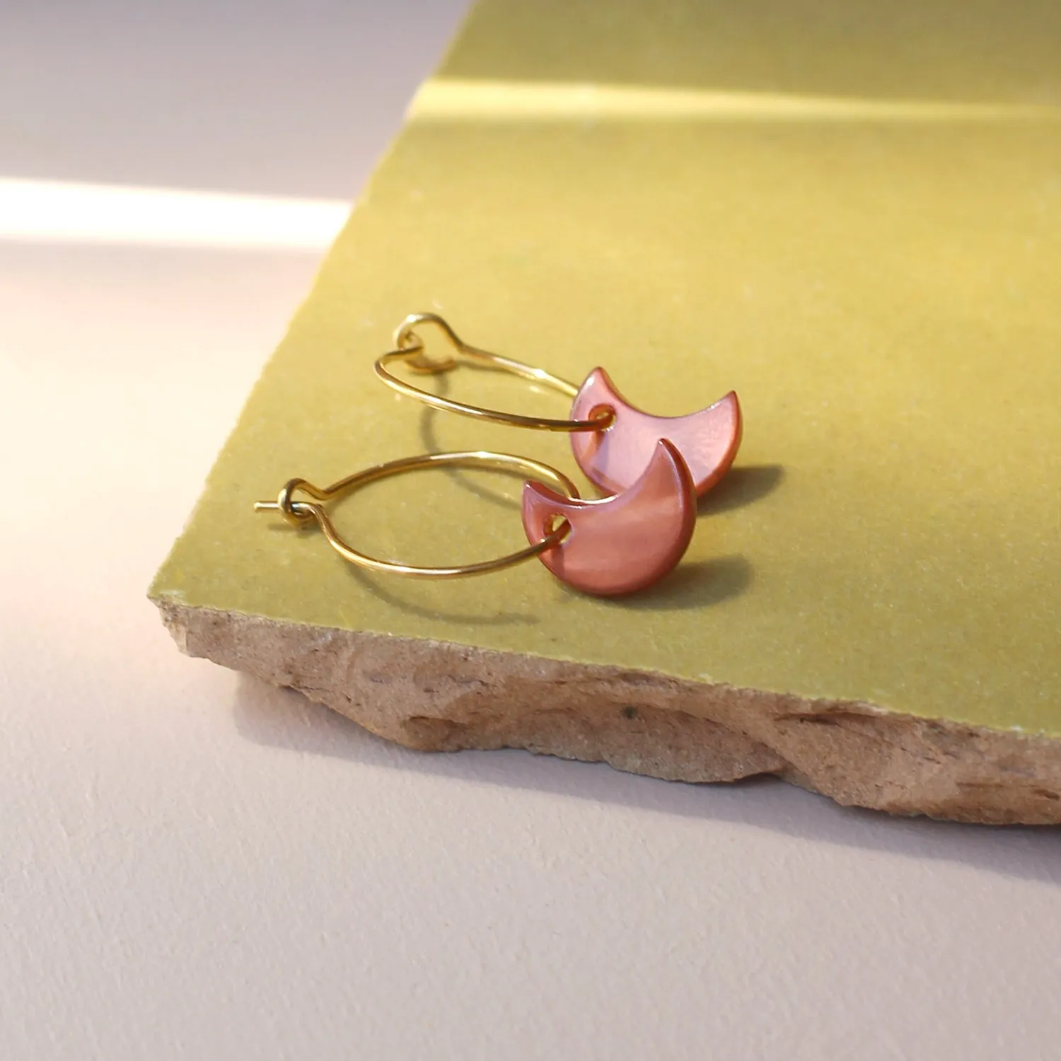 La Maison Naïve Lune boucles d’oreilles Sienne nacre