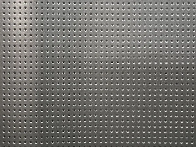 La Croix et La Manière Vinyle Laqué Perforé Argent coupon 25x45 cm