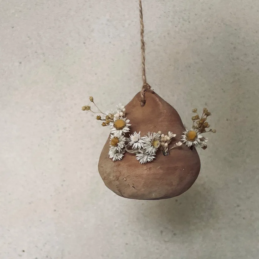 La Maison Naïve Pique-Fleurs suspension terre cuite