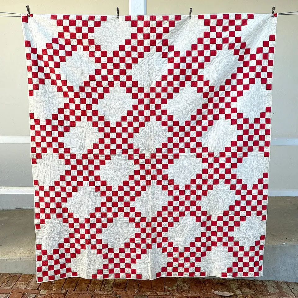 French General Triple Irish Chain quilt rouge blanc 188x178 cm