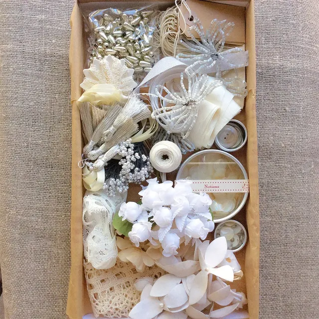 French General Decorating Kit coffret blanc vintage perles