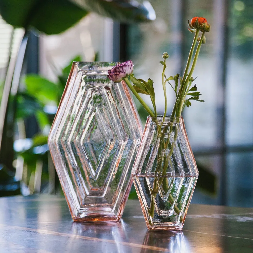 La Maison Naïve Hexagonal grand vase verre recyclé rose