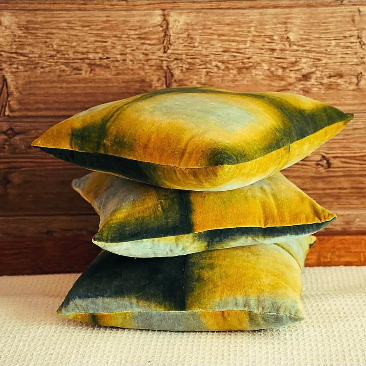 Tribu Indigo coussin déco shibori velours vert 40x40
