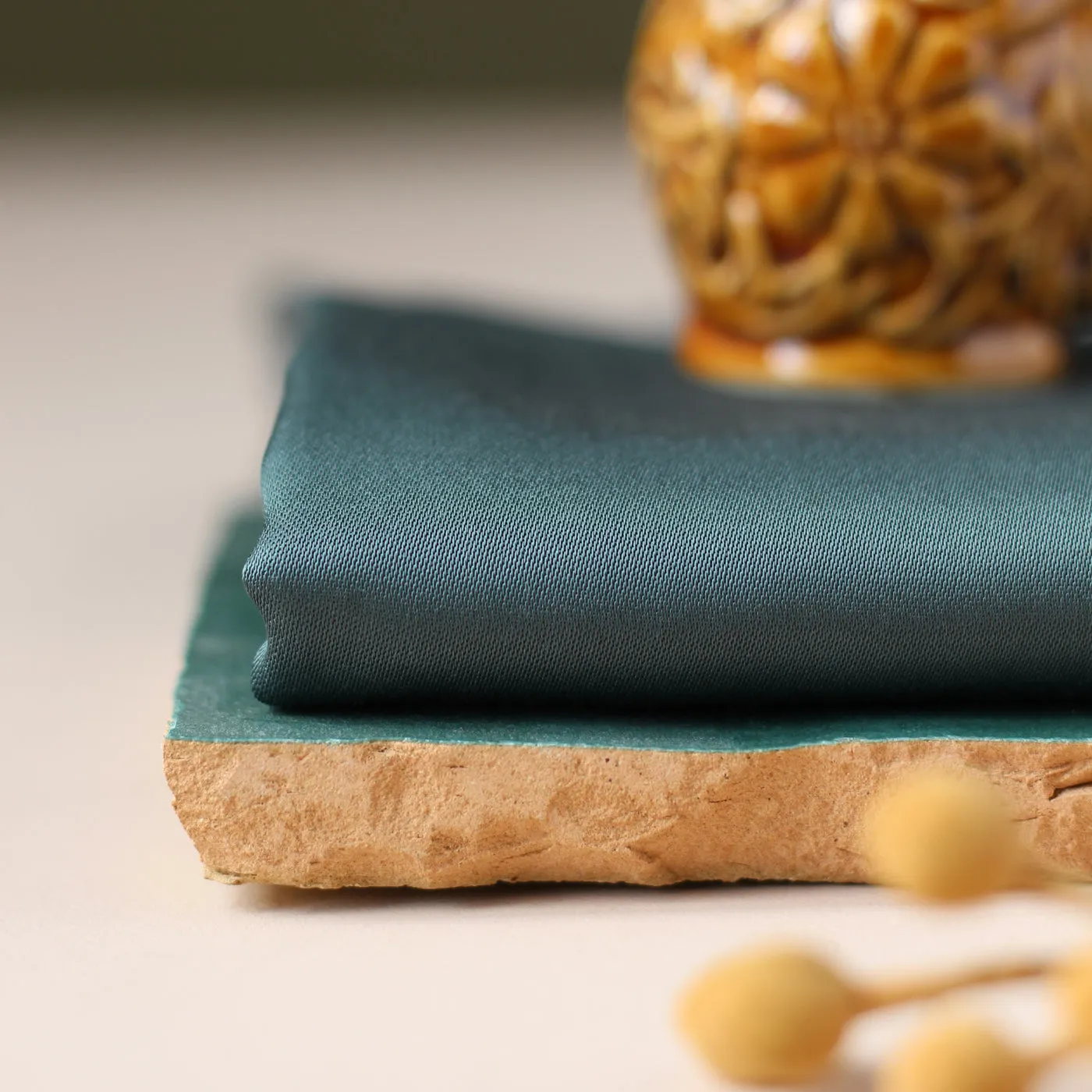 La Maison Naïve Satin Viscose Paon coupon tissu 145 cm