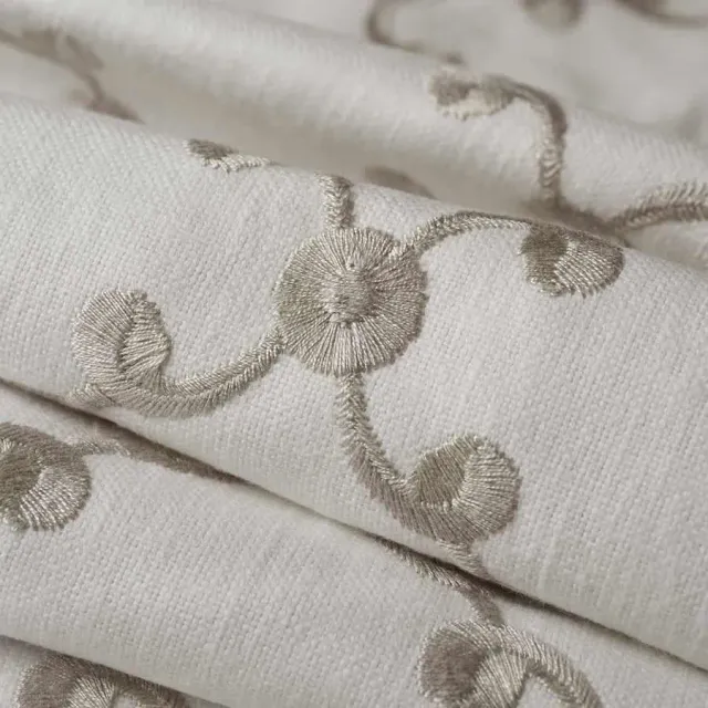 French General Morisette Bisque tissu brodé 132 cm
