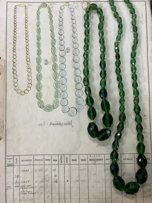 French General perles verre tchèque facettées vertes 56 cm