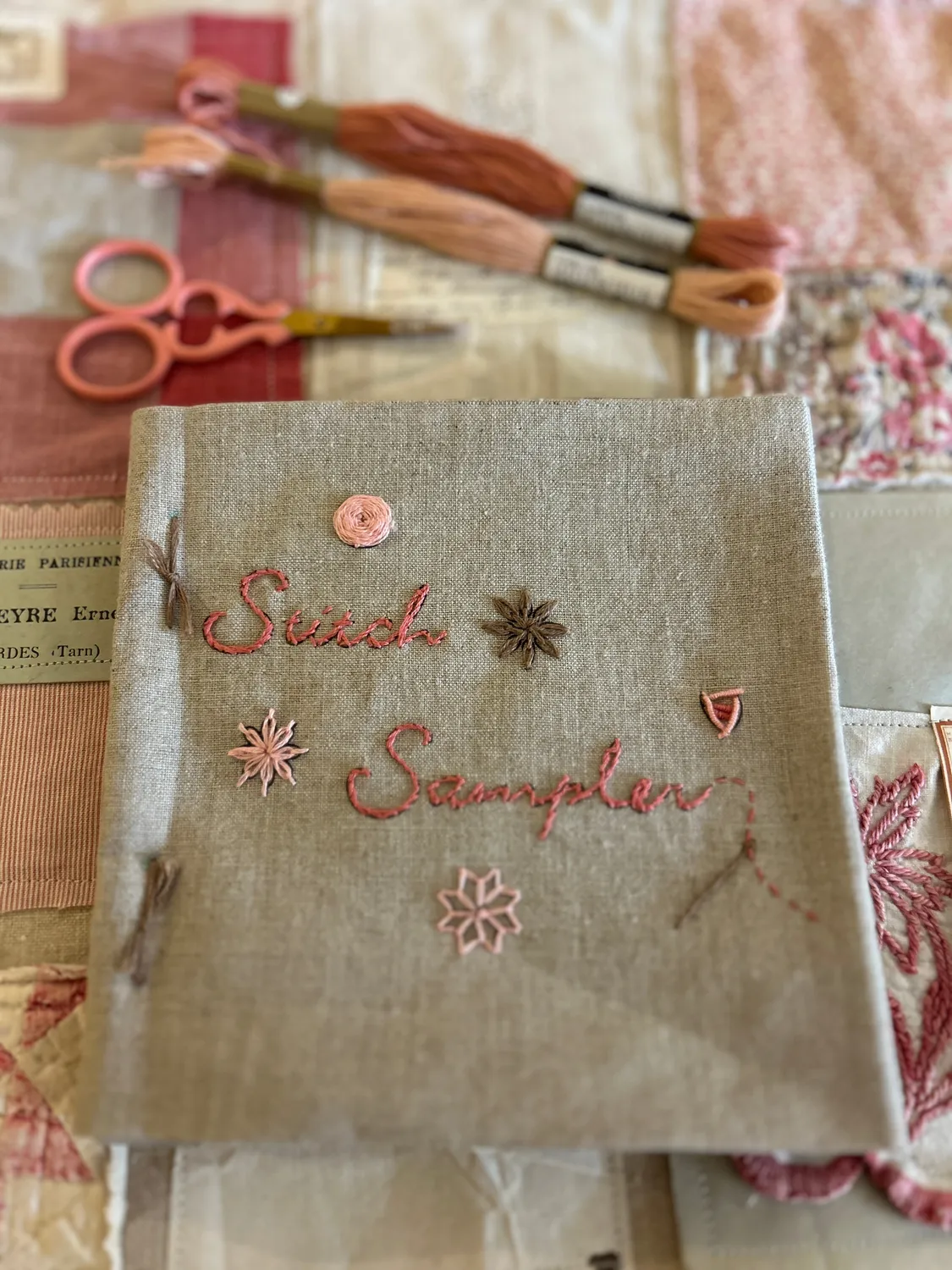 French General Tulip kit sampler broderie lin rose