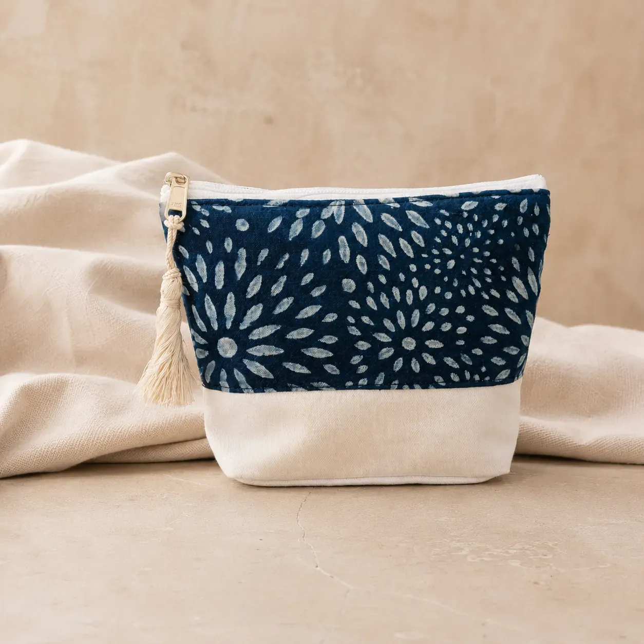 Tribu Indigo pochette tissu bleu 18x15 cm coton bio dabu