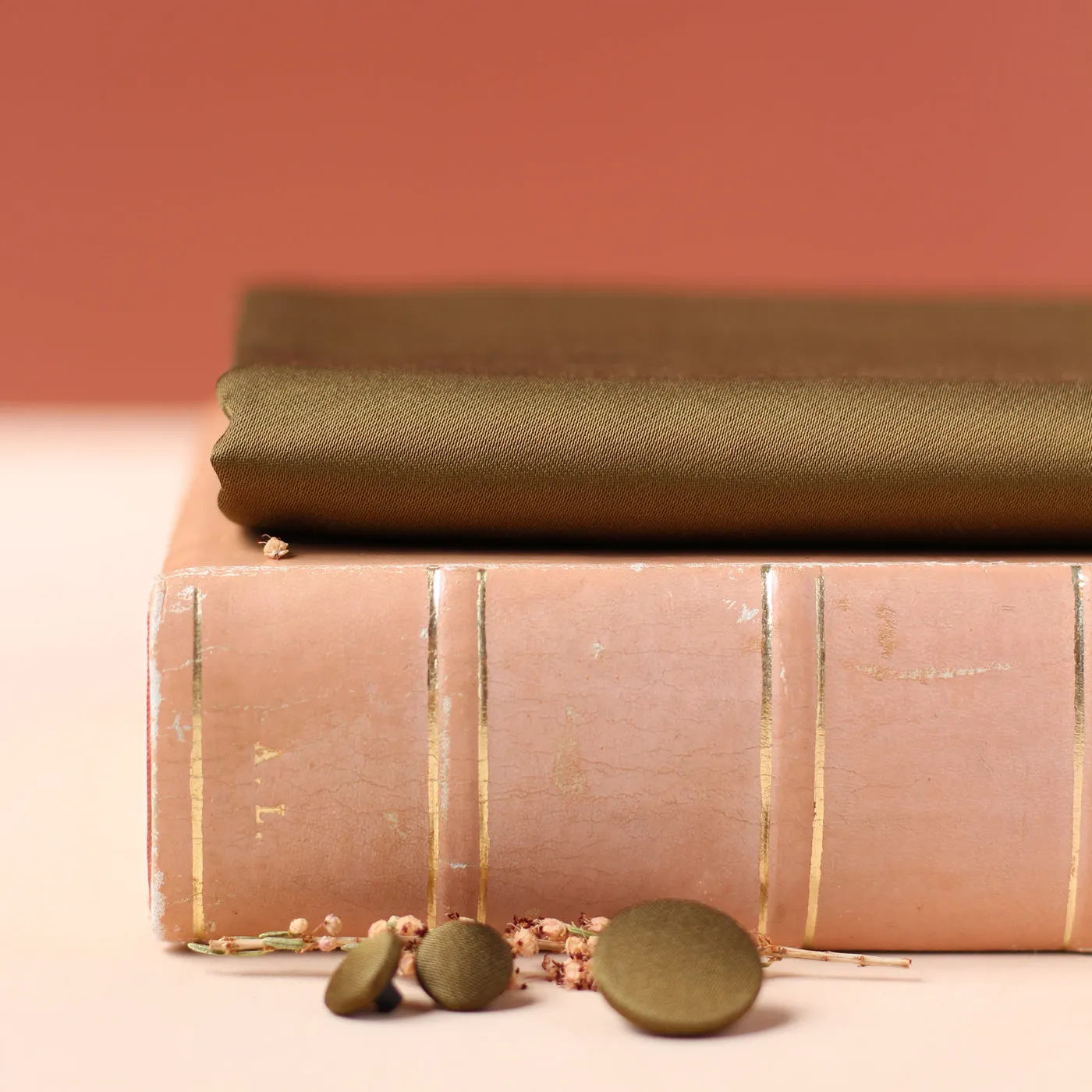 La Maison Naïve Satin Viscose tissu satin olive au mètre