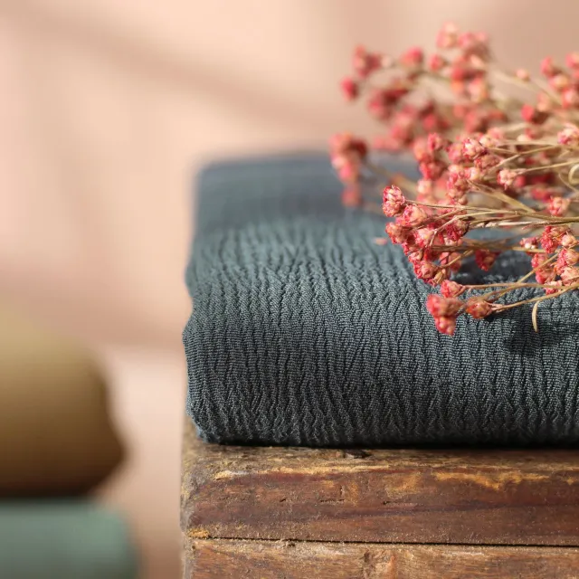La Maison Naïve Crêpe Marocain coupon tissu Paon viscose