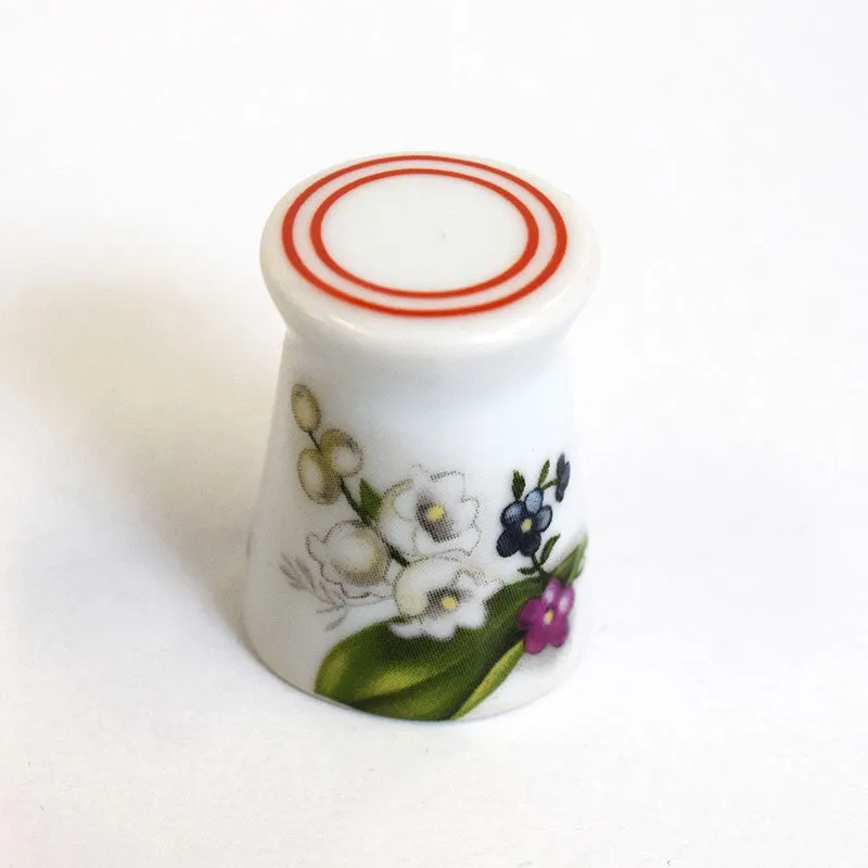 Yoko Saito dé à coudre porcelaine Arita muguet botanique