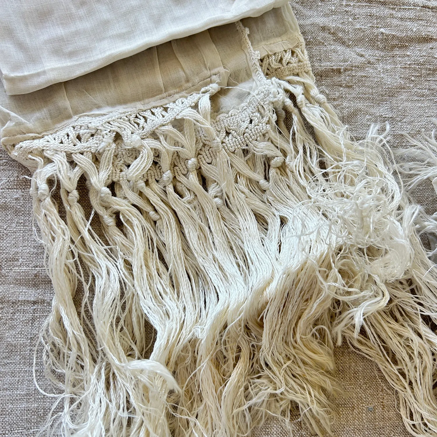 French General Panneau brodé ancien ivoire roses voile coton