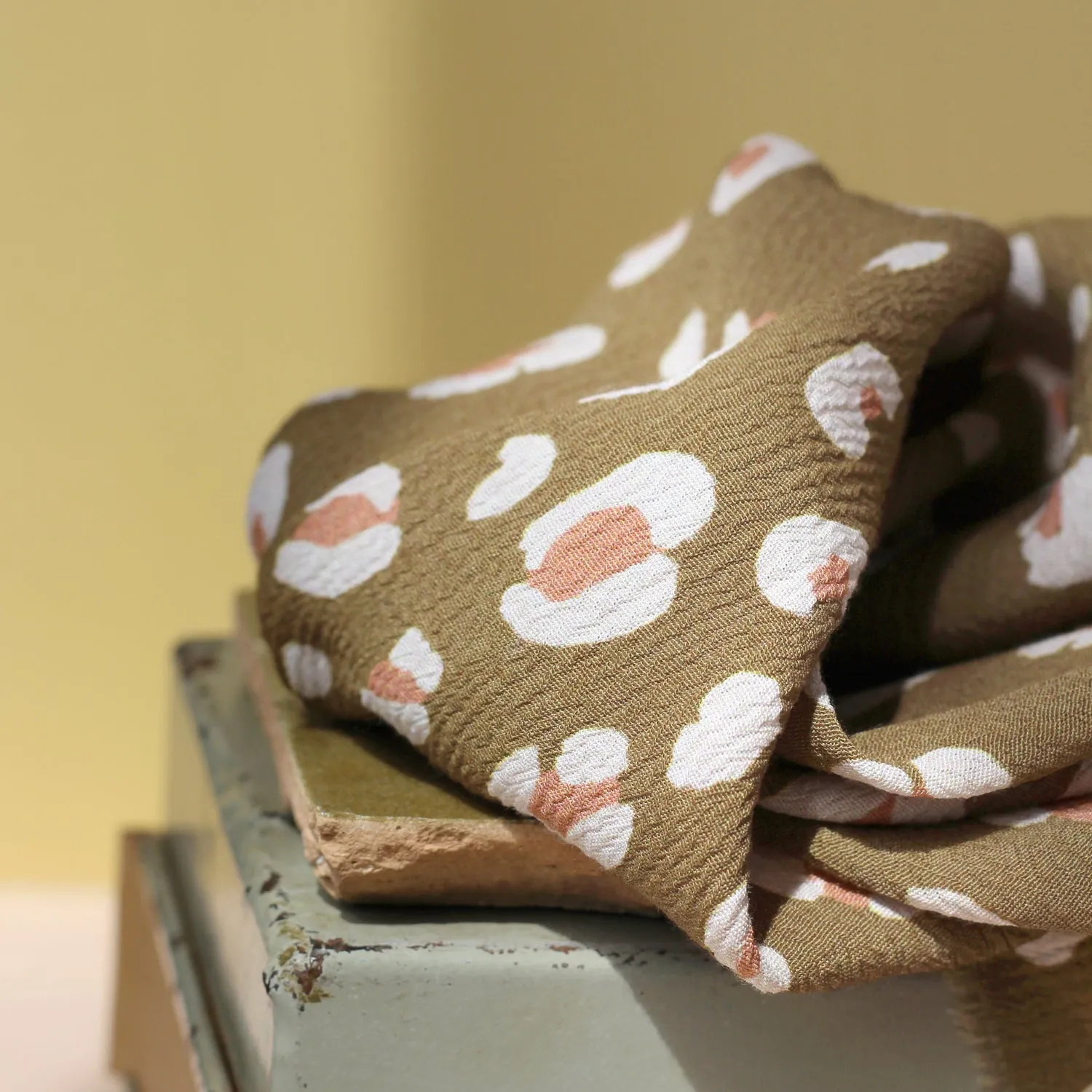 La Maison Naïve Léo Olive Clair tissu crêpe viscose au mètre