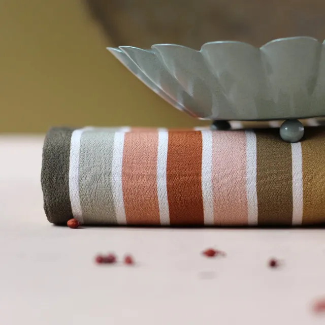 La Maison Naïve crêpe marocain Rayures Verticales tissu viscose fluide