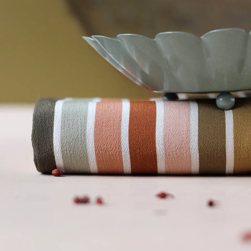 La Maison Naïve crêpe marocain Rayures Verticales tissu viscose fluide
