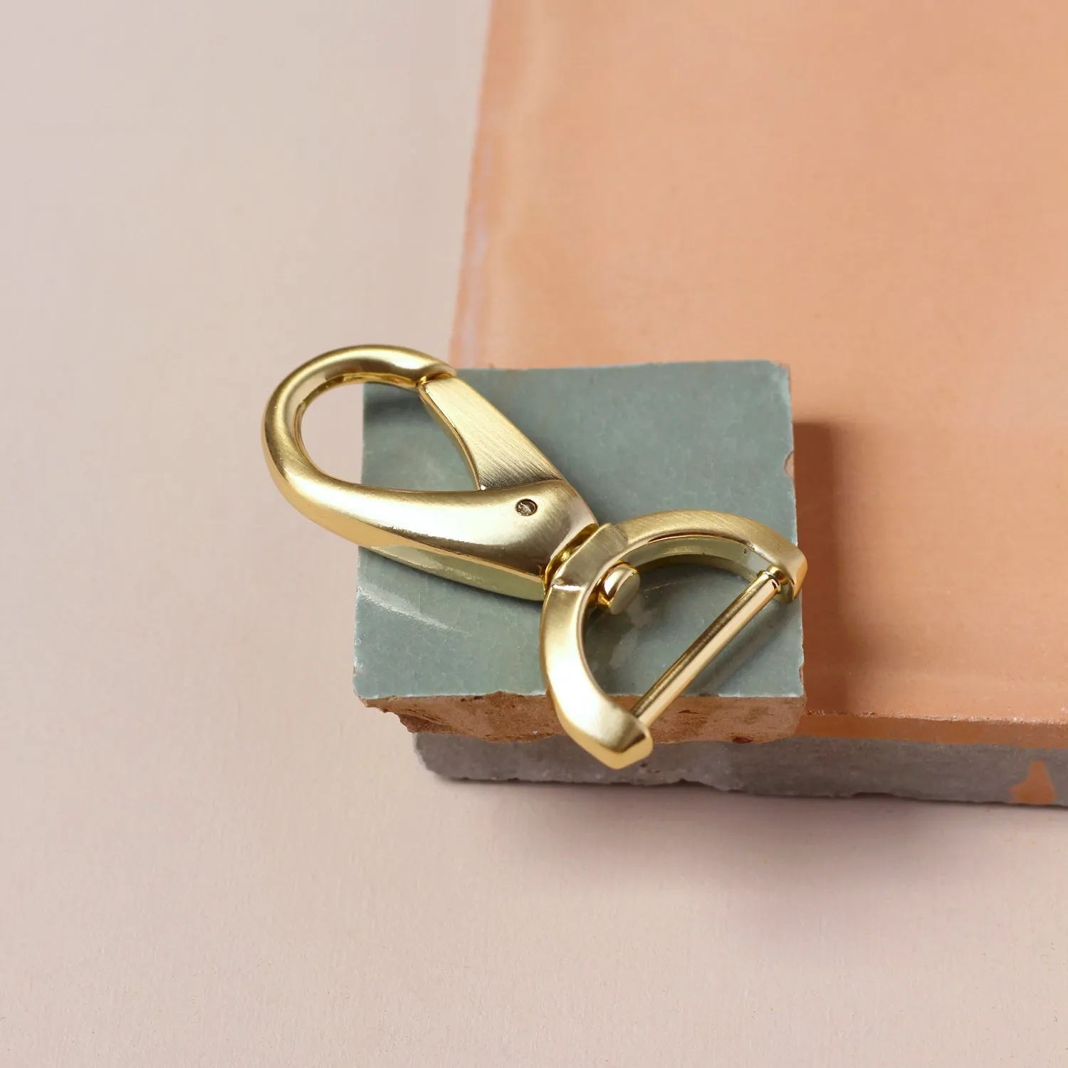 La Maison Naïve mousqueton doré 25 mm pour sac à l’unité