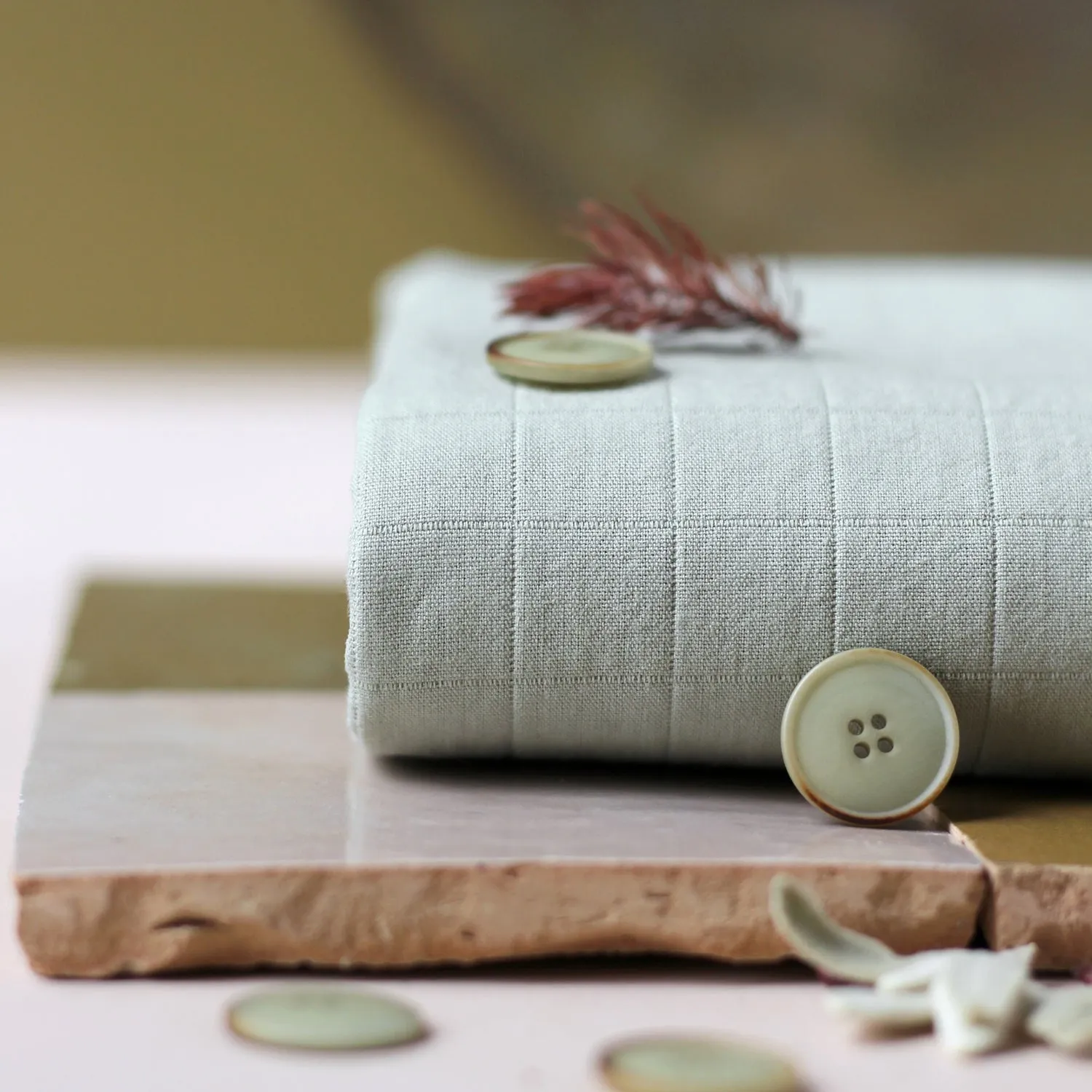 La Maison Naïve Coton Matelassé Amande tissu au mètre vert doux