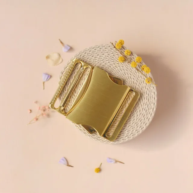 La Maison Naïve Boucle Clip Dorée Plate 40 mm métal à l'unité