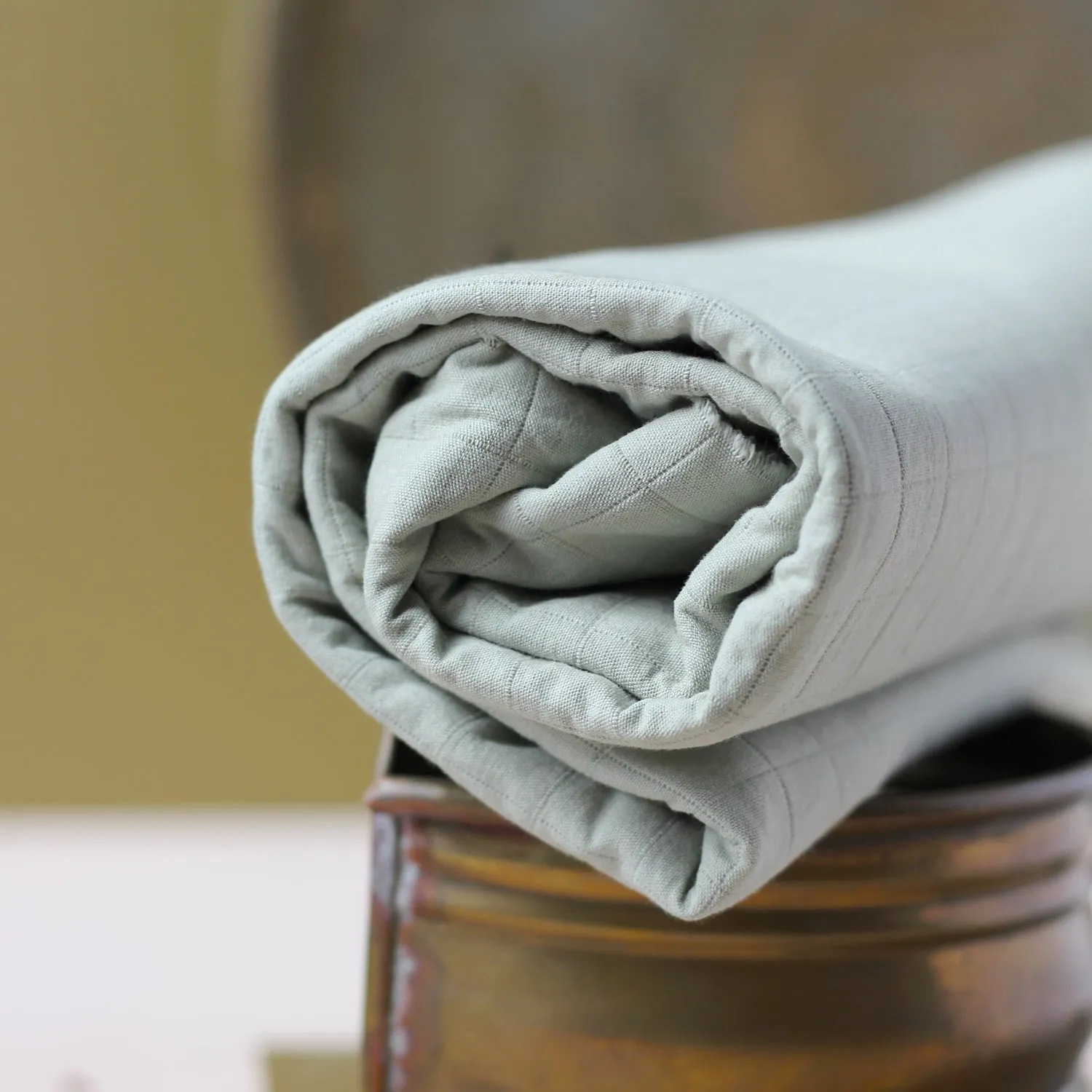 La Maison Naïve Coton Matelassé Amande tissu au mètre vert doux