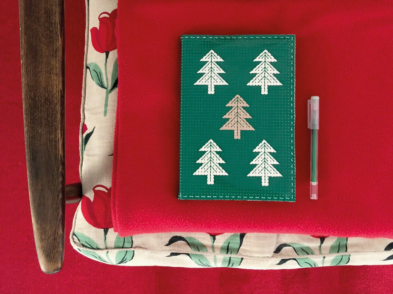 La Croix et La Manière Box Noël vinyle perforé rouge vert