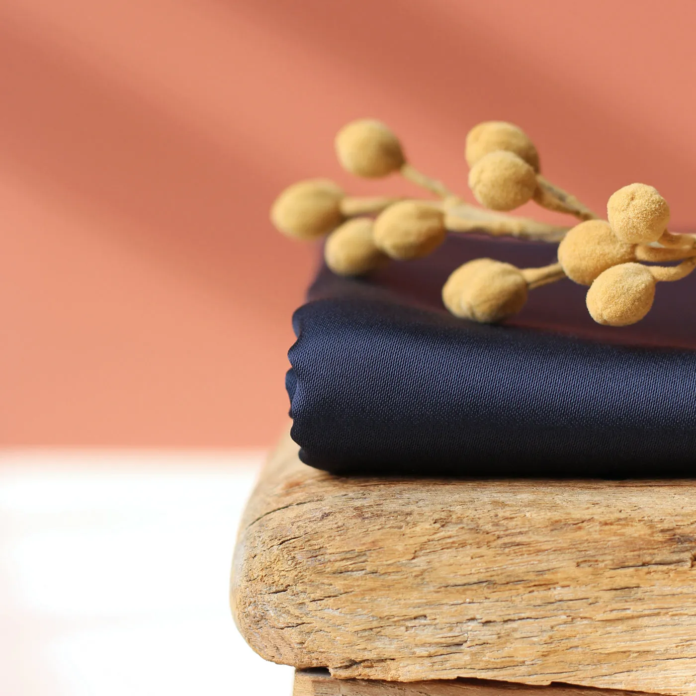 La Maison Naïve satin Denim tissu viscose uni lumineux opaque