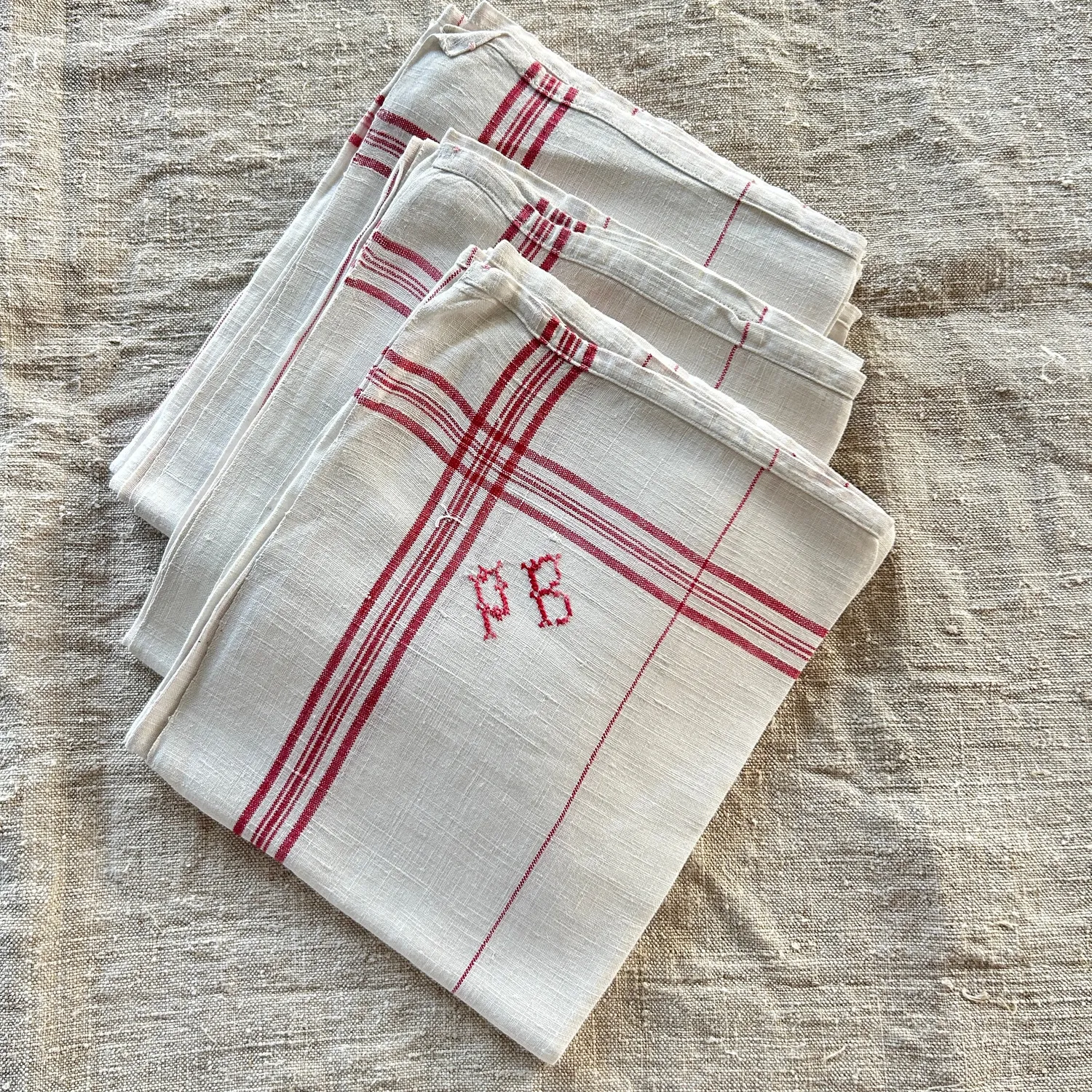 French General PB Monogram torchon lin ancien lot de 2 patiné