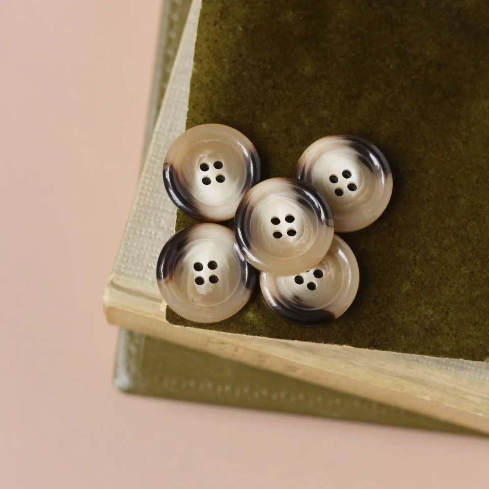 La Maison Naïve Écaille 25 mm bouton brillant laurier à l'unité