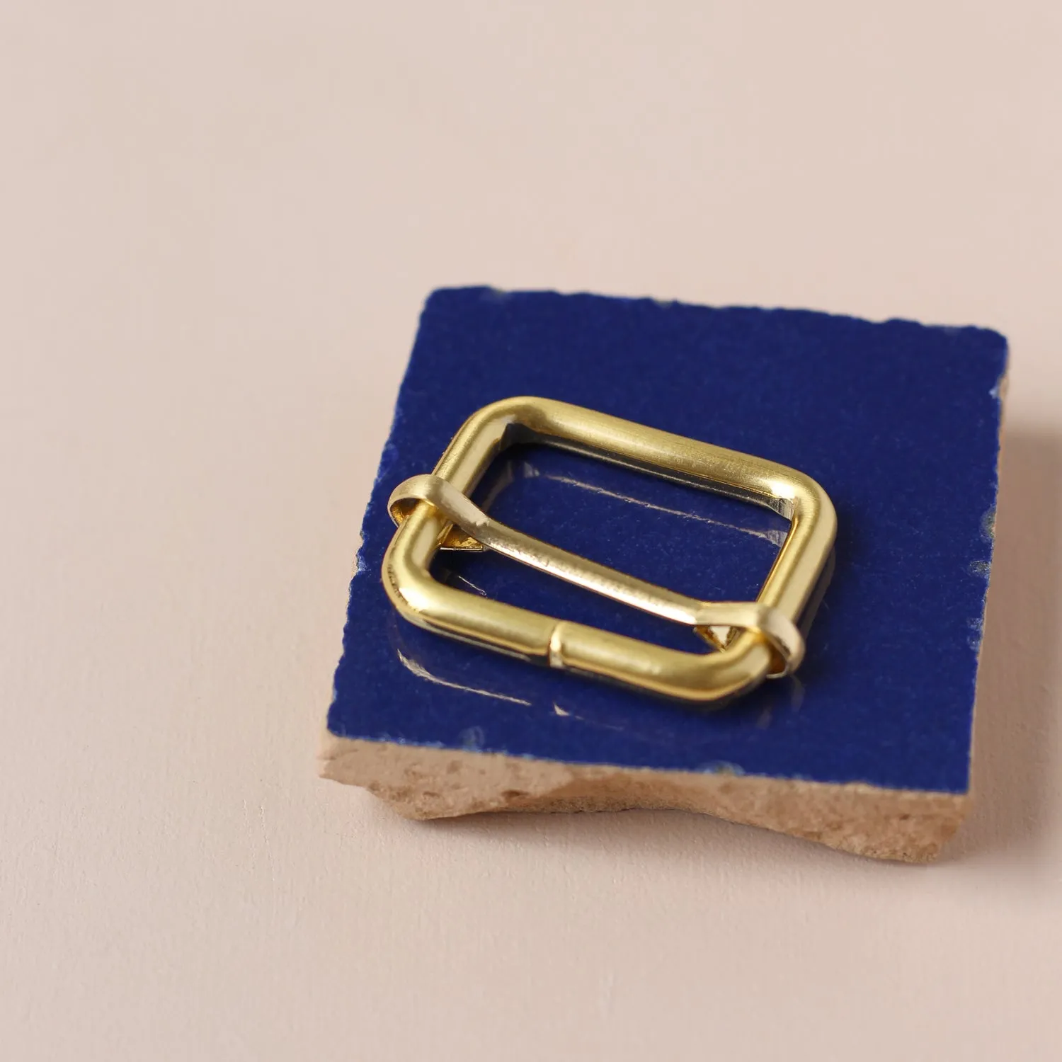 La Maison Naïve Boucle Coulissante 25 mm dorée pour sangle