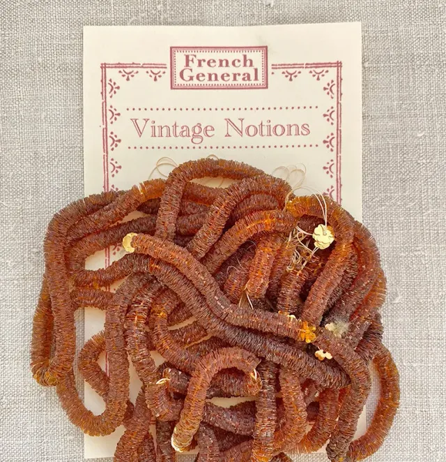 French General sequins vintage paillettes trèfle doré écheveau