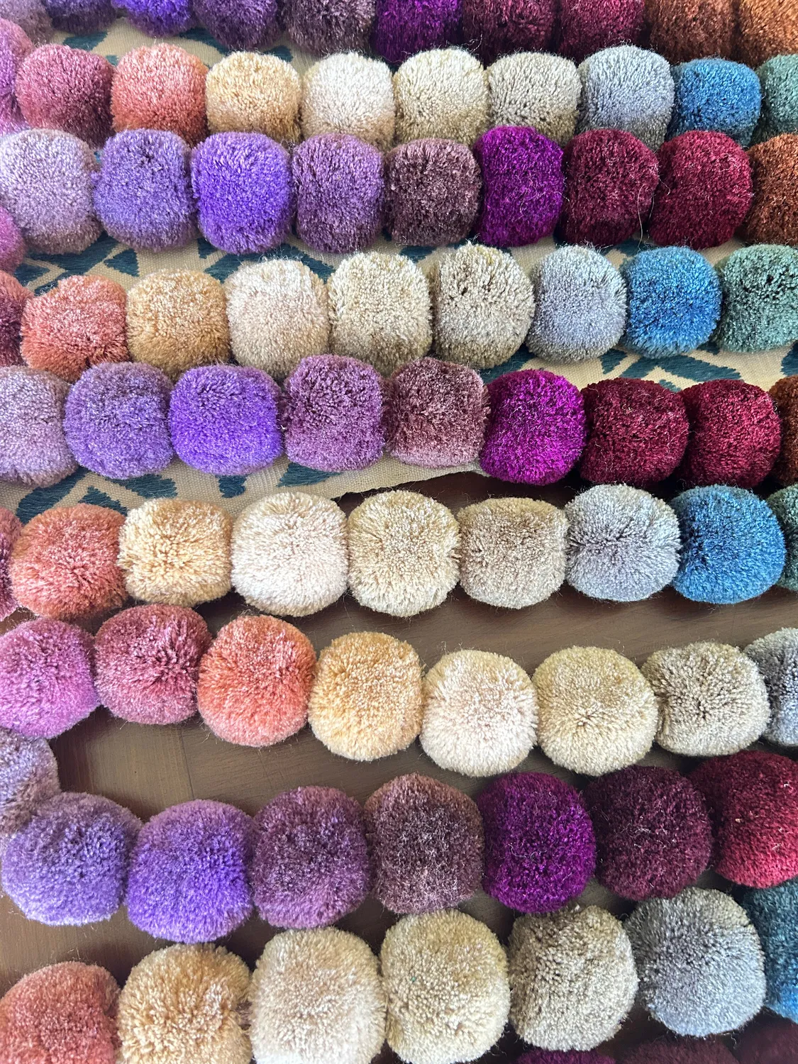 French General guirlande pompons laine multicolore 72 pouces