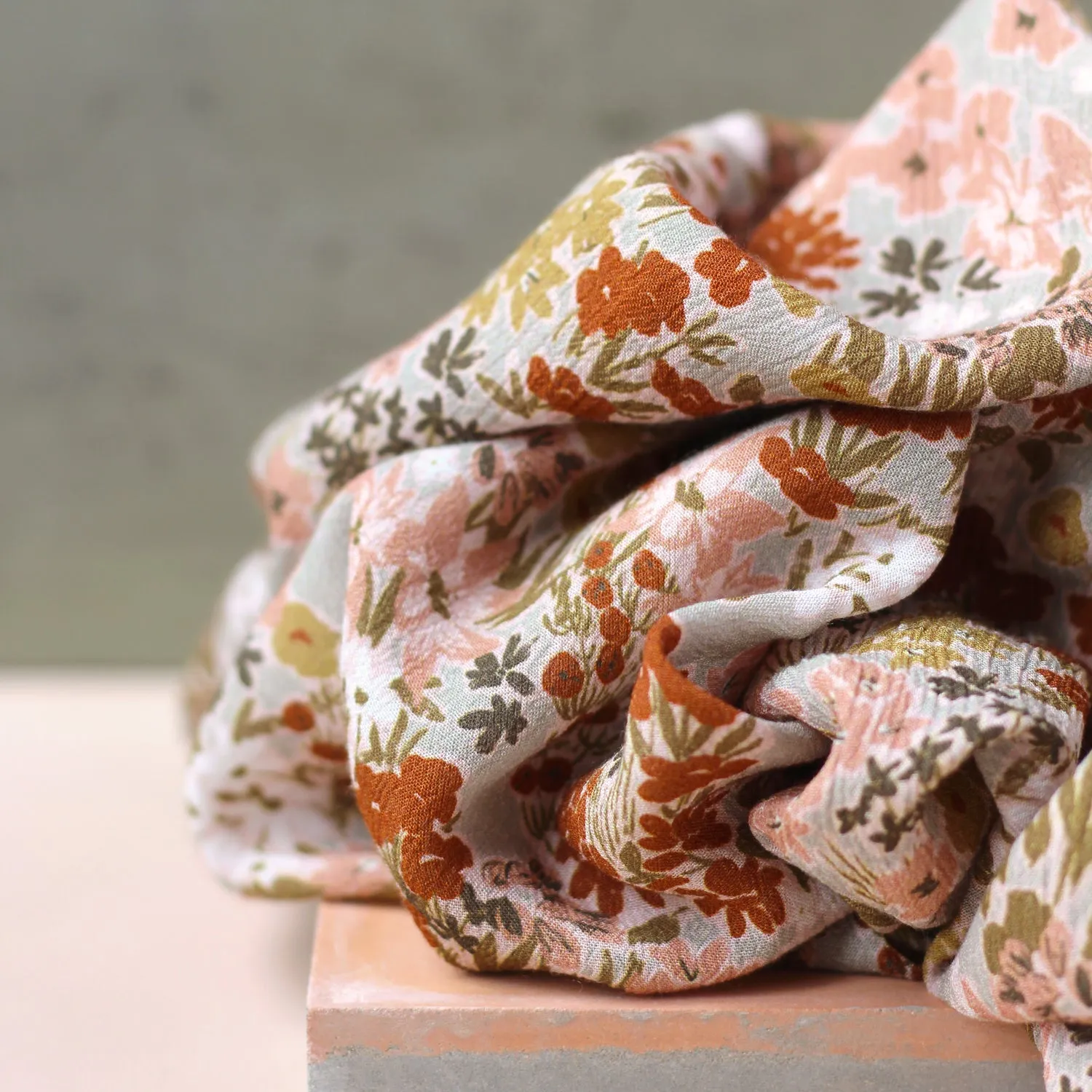 La Maison Naïve Prairie Amande tissu crépon viscose au mètre