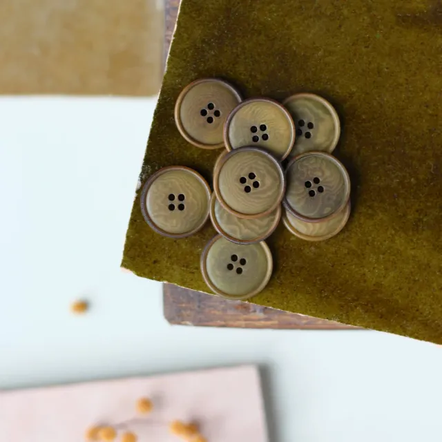 La Maison Naïve Bouton Corozo Rebord 20 mm olive bouton 4 trous
