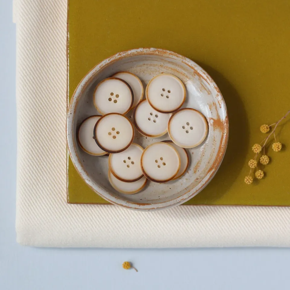 La Maison Naïve bouton corozo blanc cassé 20 mm à l'unité