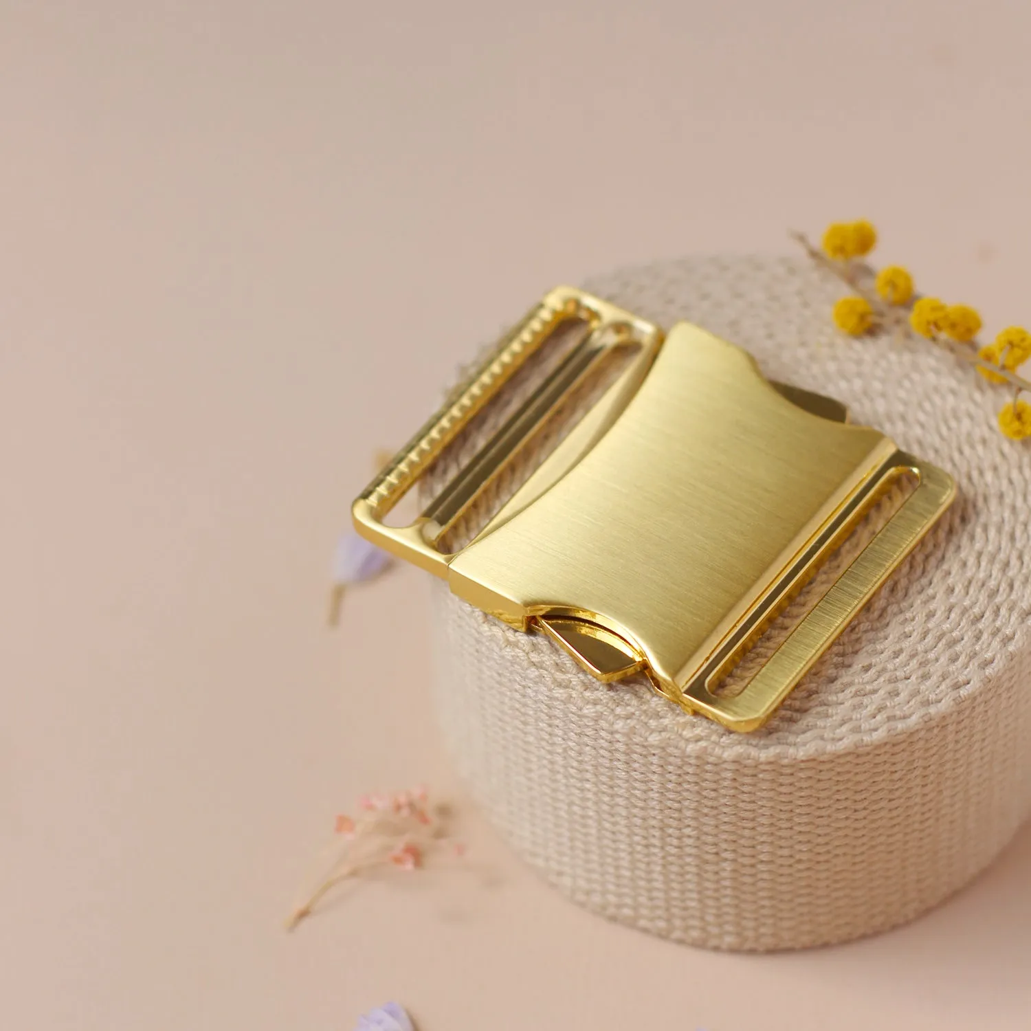 La Maison Naïve Boucle Clip Dorée Plate 40 mm métal à l'unité