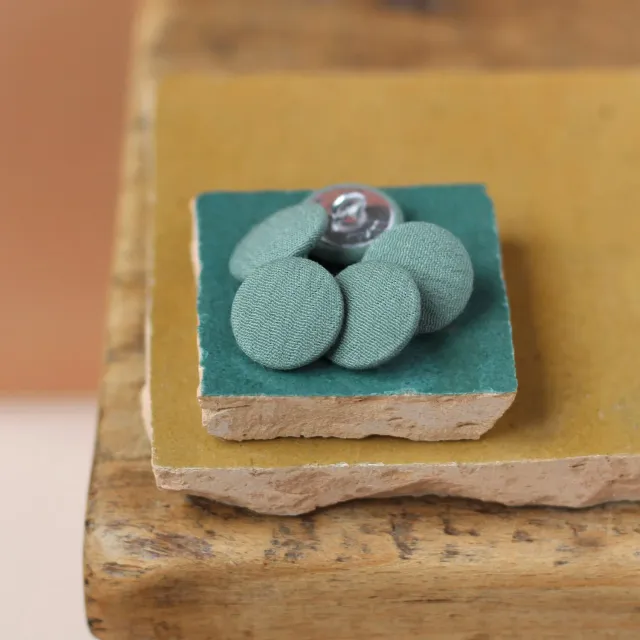 La Maison Naïve bouton recouvert 18 mm crêpe laurier à l'unité