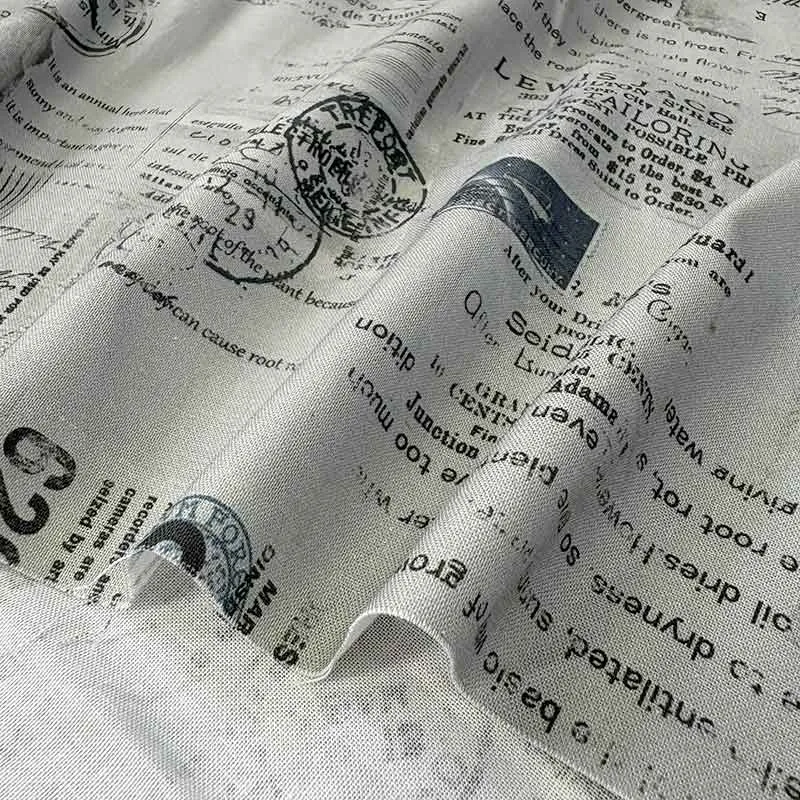 Yoko Saito 2026-06-A04 tissu coton lettres gris au mètre