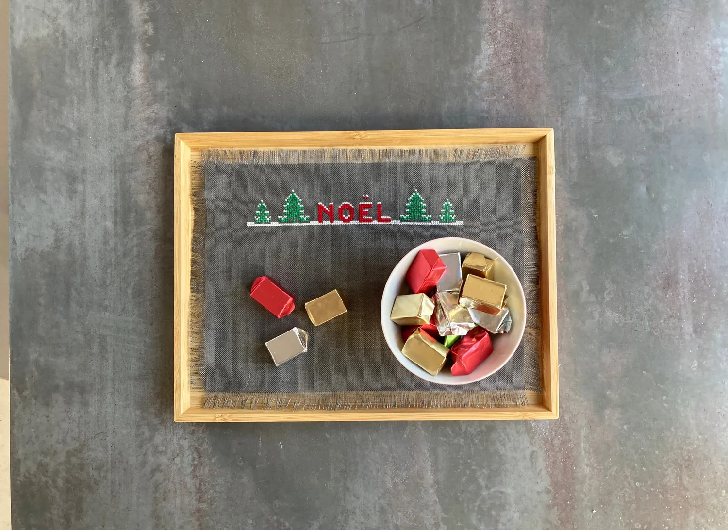 La Croix et La Manière Noël Enneigé livret broderie vinyle