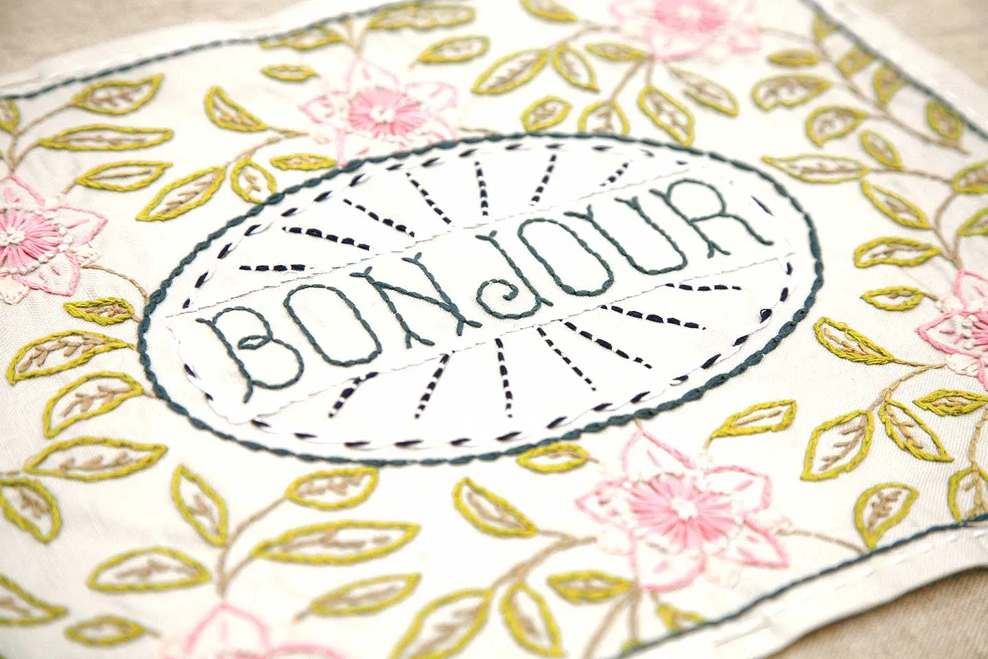 French General Bonjour sampler broderie lin gris 35x28 cm