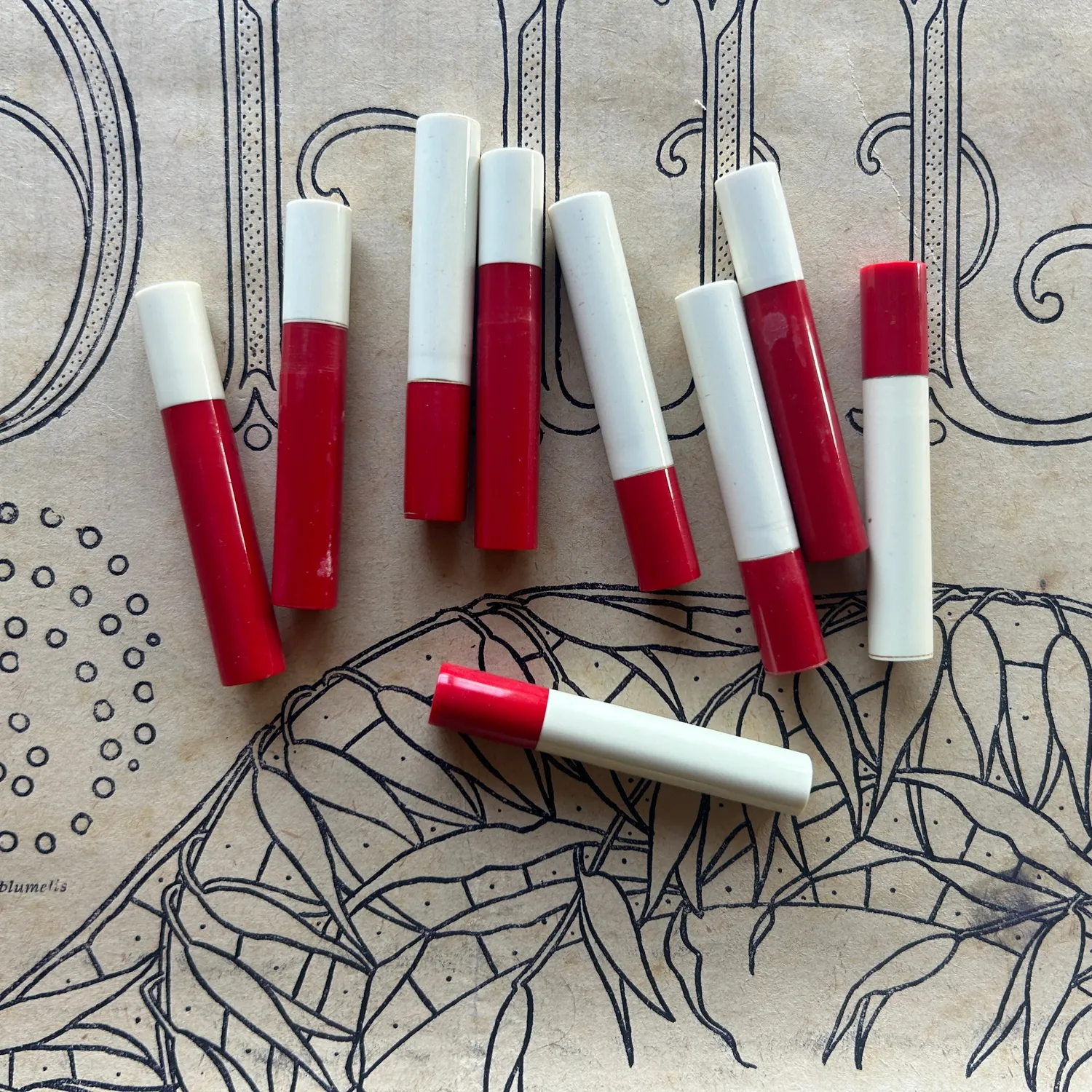 French General Vintage porte-aiguilles rouge blanc plastique