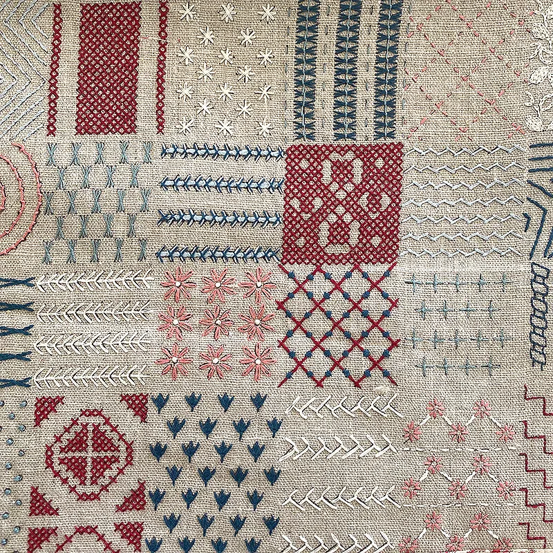 French General Bonheur de Jour sampler broderie lin rouge 4 motifs