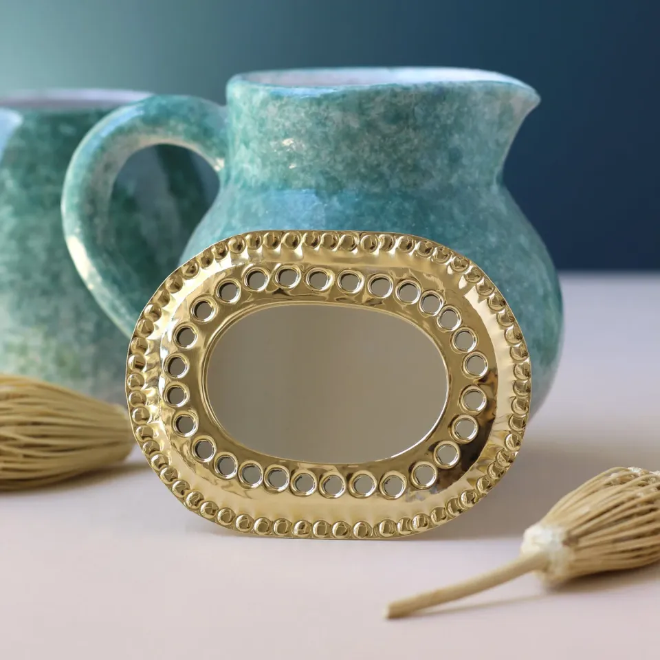 La Maison Naïve Laiton Doré petit miroir ovale travaillé