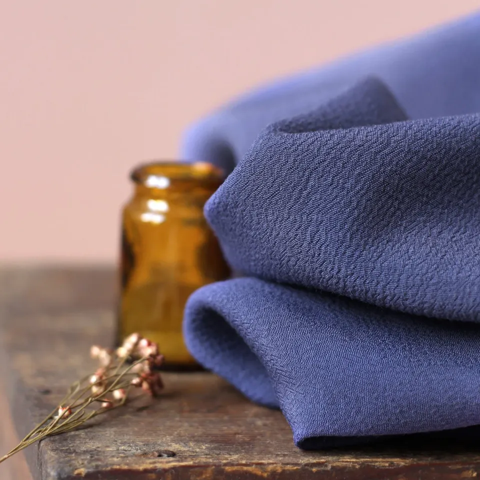 La Maison Naïve Crêpe Marocain tissu viscose indigo au mètre