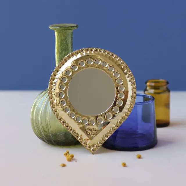 La Maison Naïve miroir goutte laiton doré travaillé