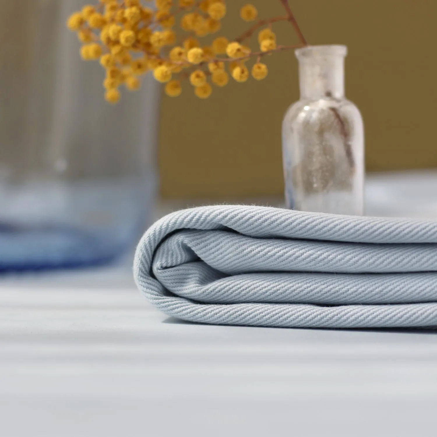 La Maison Naïve Gabardine Twill lourde Ciel coupon tissu bleu ciel