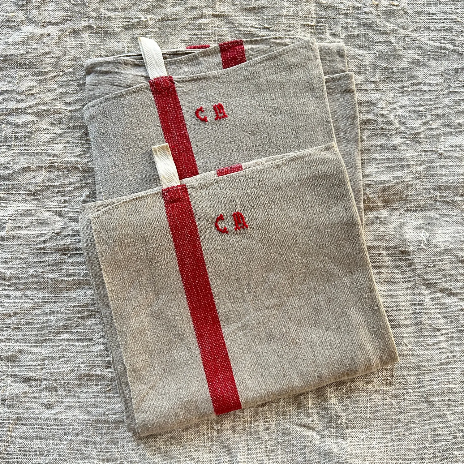 French General CM Monogram torchons lin ancien lot de 2 patiné