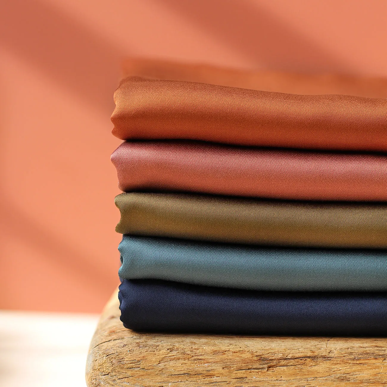La Maison Naïve satin Denim tissu viscose uni lumineux opaque