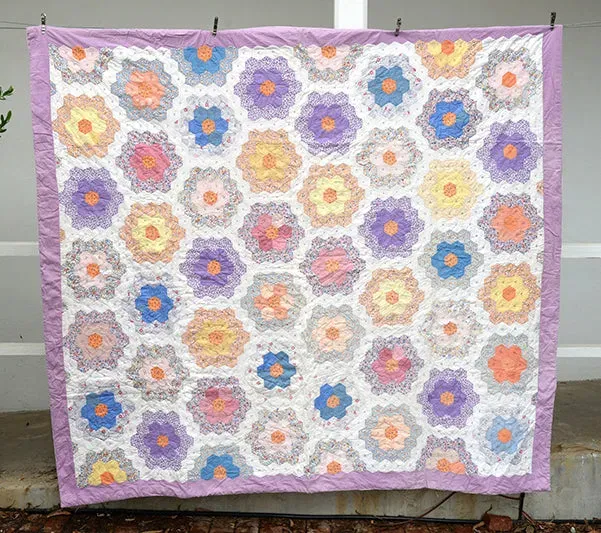 French General Grandmother's Flower quilt ancien hexagones 183x203