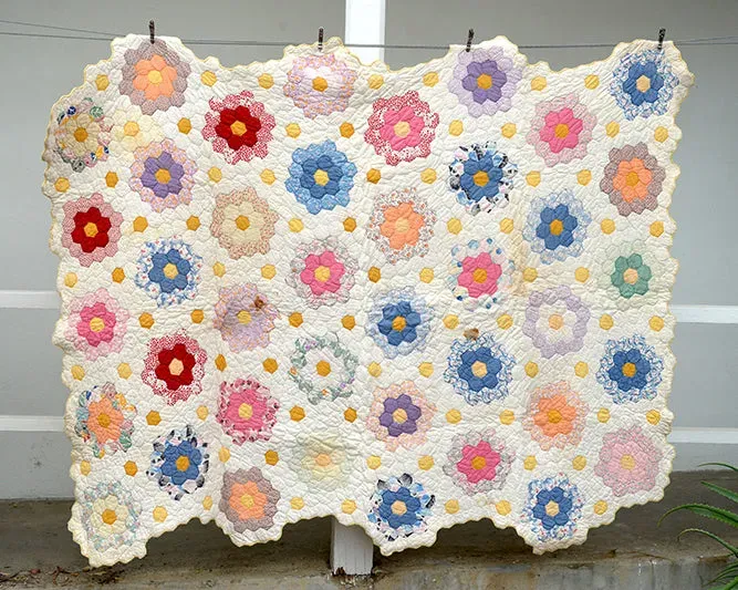 French General Grandmother's Flower quilt ancien hexagones 62x84