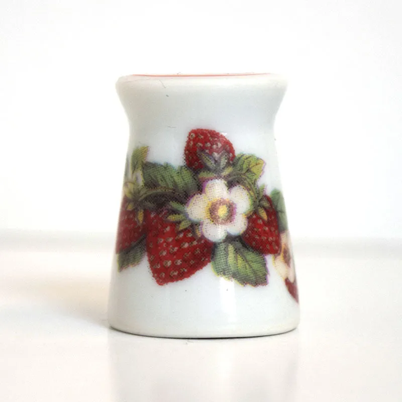 Yoko Saito dé à coudre porcelaine Arita muguet botanique