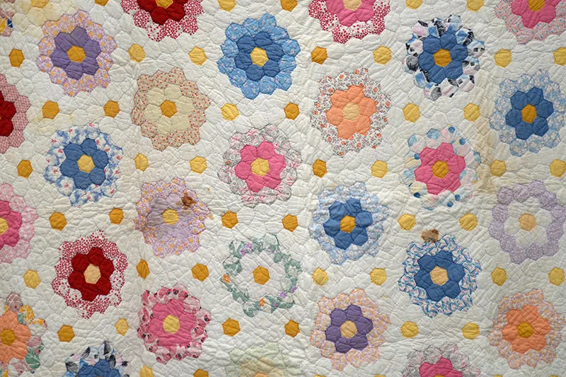 French General Grandmother's Flower quilt ancien hexagones 62x84